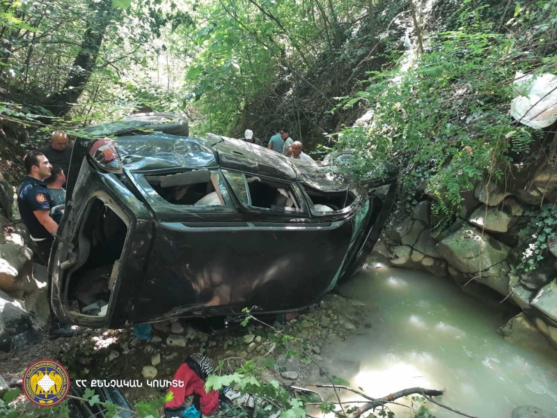 «Օպերլ»-ը գլորվել է ձորը. վարորդը տեղում մահացել է (լուսանկարներ)