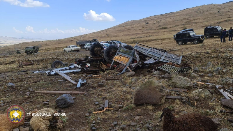 Արագած սարի ճանապարհին «Զիլ 131D» մակնիշի ավտոմեքենան գլխիվայր շրջվել է. վարորդն ու ուղևորը մահացել են (լուսանկարներ)