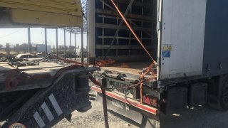 Վերամբարձ կռունկ ավտոմեքենայի վարորդի կողմից հետընթաց կատարելու ժամանակ 65-ամյա տղամարդը վրաերթի է ենթարկվել (լուսանկարներ)