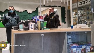 Кража из магазина телефонов: задержан один человек (ВИДЕО, ФОТО)