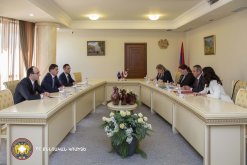 Քննչական կոմիտեի նախագահն ընդունել է Հայաստանում Կարմիր խաչի միջազգային կոմիտեի պատվիրակության ղեկավարին (լուսանկարներ)