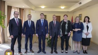 Քննչական կոմիտեի նախագահն ընդունել է Հայաստանում Կարմիր խաչի միջազգային կոմիտեի պատվիրակության ղեկավարին (լուսանկարներ)