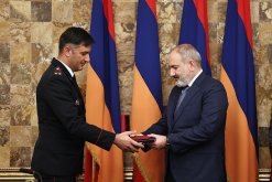 Մեր բոլոր գործողությունների հիմքում պետք է լինի պետությունը և պետական շահը. Վարչապետը ներկա է գտնվել ՔԿ ծառայողի օրվան նվիրված հանդիսավոր նիստին (լուսանկարներ, տեսանյութ)