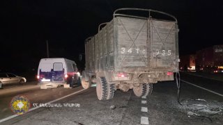 4 անձի մահվան պատճառ դարձած ճանապարհատրանսպորտային պատահարի վարույթի շրջանակներում ձերբակալվել է «Գազել» մակնիշի ավտոմեքենայի վարորդը (լուսանկարներ)