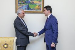 Аргишти Кярамян принял Чрезвычайного и полномочного посла Ирана в Армении Аббаса Бадахшана Зохури (фото)