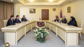 Аргишти Кярамян принял Чрезвычайного и полномочного посла Ирана в Армении Аббаса Бадахшана Зохури (фото)