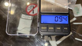 Մեծաքանակ թմրամիջոցներ և թմրանյութեր պատրաստելու իրեր են հայտնաբերվել. իրացման նպատակով թմրամիջոցների ապօրինի շրջանառության մեղադրանքով 2 անձ կալանավորվել է (տեսանյութ, լուսանկարներ)