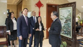 ՀՀ քննչական կոմիտեի նախագահը հյուրընկալվել է Հայաստանում Չինաստանի Ժողովրդական Հանրապետության դեսպանատանը (լուսանկարներ)