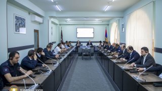 Заместитель председателя Следственного комитета РА и юридический атташе Федерального бюро расследований США в Армении и Грузии провели совместный курс переподготовки для следователей СК (фото)