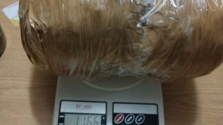 Трое арестованы по делу о контрабанде и незаконном обороте наркотиков «марихуана», «метамфетамин» и «героин» общим весом более 10 кг.