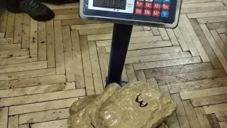 Трое арестованы по делу о контрабанде и незаконном обороте наркотиков «марихуана», «метамфетамин» и «героин» общим весом более 10 кг.