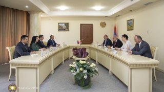 Արգիշտի Քյարամյանն ընդունել է Հայաստանում Վրաստանի դեսպան Գիորգի Շարվաշիձեին (լուսանկարներ)