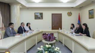 Заместитель председателя СК РА и консул США в РА обсудили возможности повышения эффективности сотрудничества (фото)