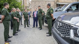 ՀՀ քննչական կոմիտեի ԶՔԳՎ կայազորային քննչական բաժինների կարիքների համար պետական միջոցներով ձեռք է բերվել 12 նոր ավտոմեքենա (տեսանյութ, լուսանկարներ)