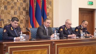 Председатель Следственного комитета РА Артур Погосян провел первое рабочее совещание: руководителям подразделений СК был дан ряд поручений (видео, фотографии)