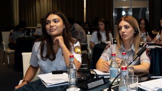 Следователи СК РА продолжают совершенствовать свои навыки в борьбе с насилием в отношении женщин и домашним насилием (видео, фотографии)